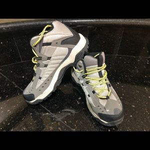 Nike ACG Hiking boot/shoe 7.5